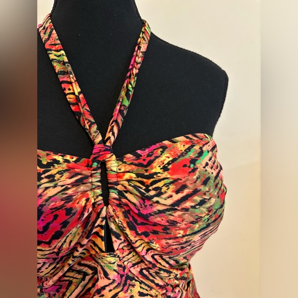 Forever 21 Women’s plus size one piece swimsuit. Size 2XL - Picture 3 of 5